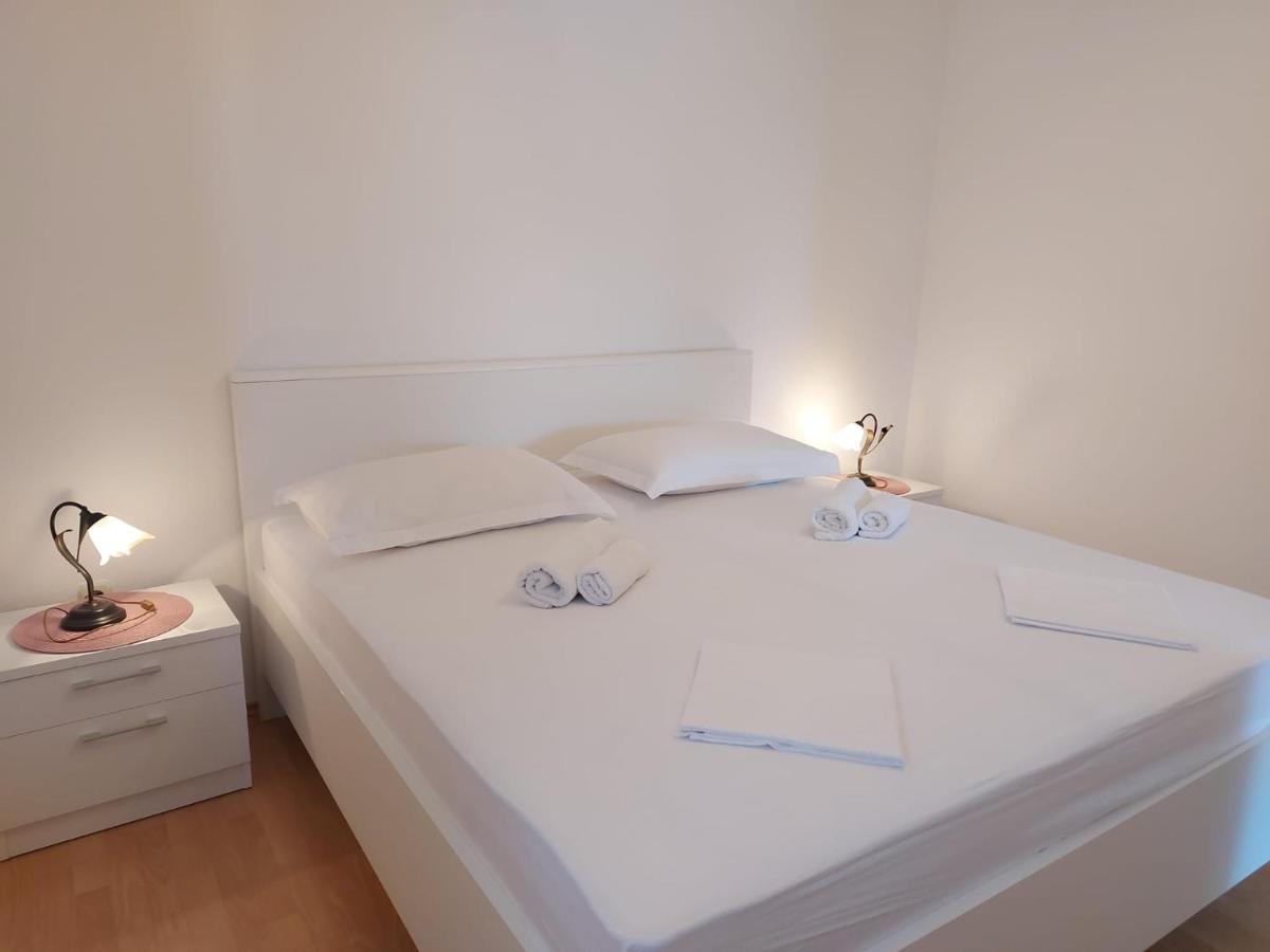 Apartments Gojevic Bol Ngoại thất bức ảnh