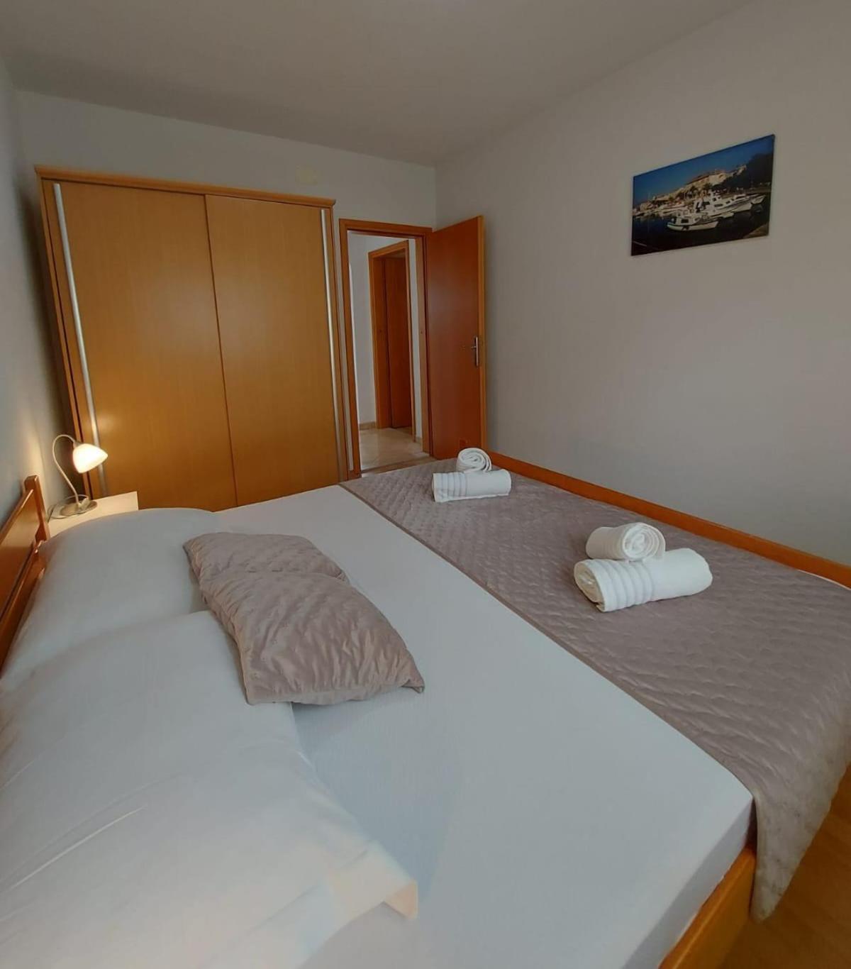 Apartments Gojevic Bol Ngoại thất bức ảnh