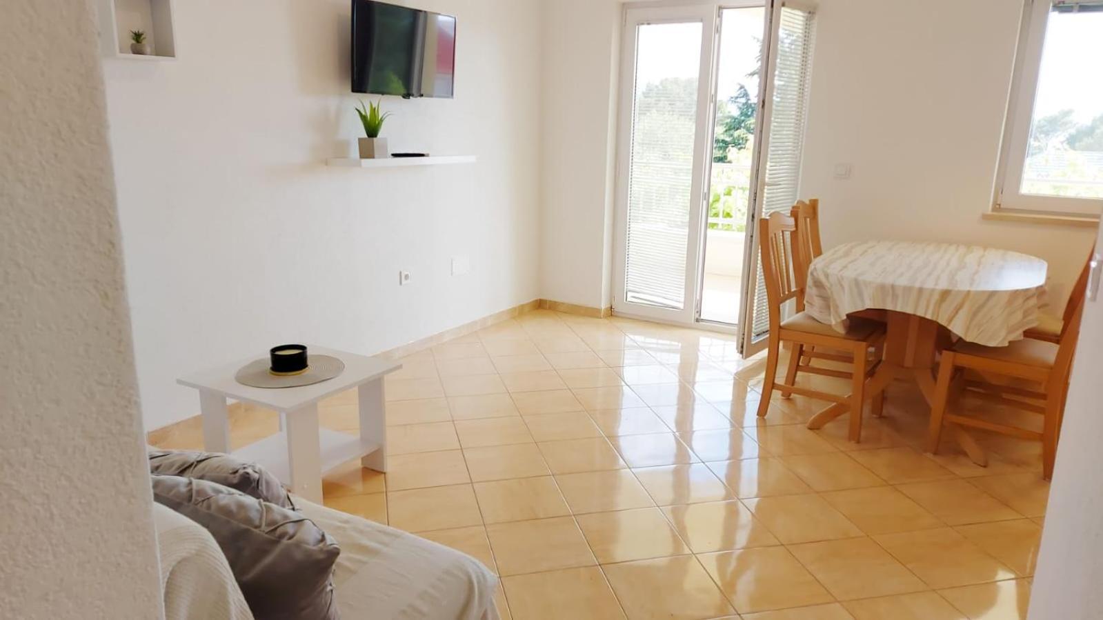 Apartments Gojevic Bol Phòng bức ảnh